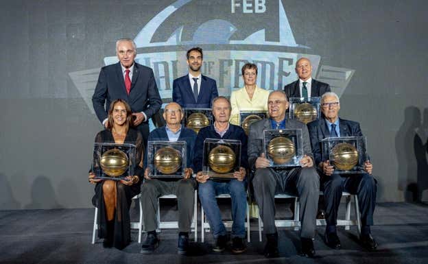 Algunos integrantes de la 3ª Promoción del Hall of Fame.  FEB