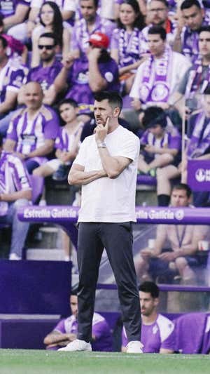 Pezzolano, dirigiendo un partido en Zorrilla.