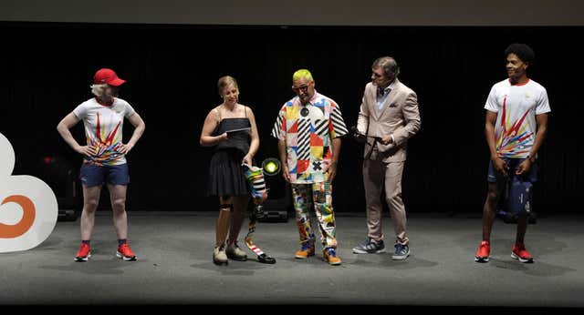 ¡A la ciudad de la moda, vestidos de Picasso y Okuda!