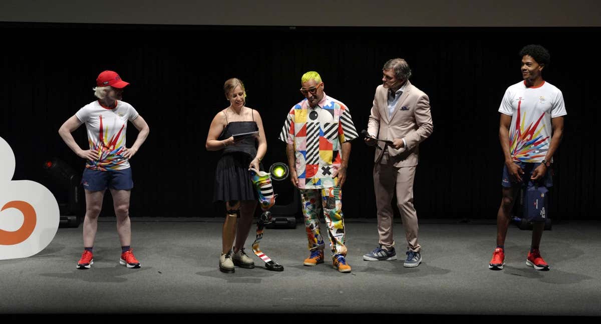 Okuda en la presentación de los uniformes de España para los Juegos Paralímpicos.