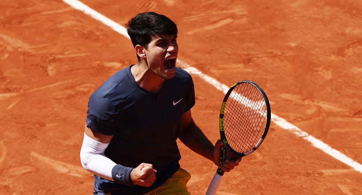 Carlos Alcaraz, durante su partido ante Jannik Sinner en Roland Garros.
