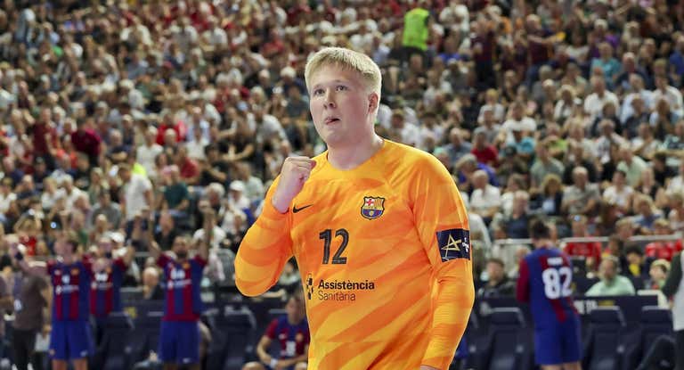Emil Nielsen (27) celebra una parada ante el Kiel en las semifinales de la Champions.