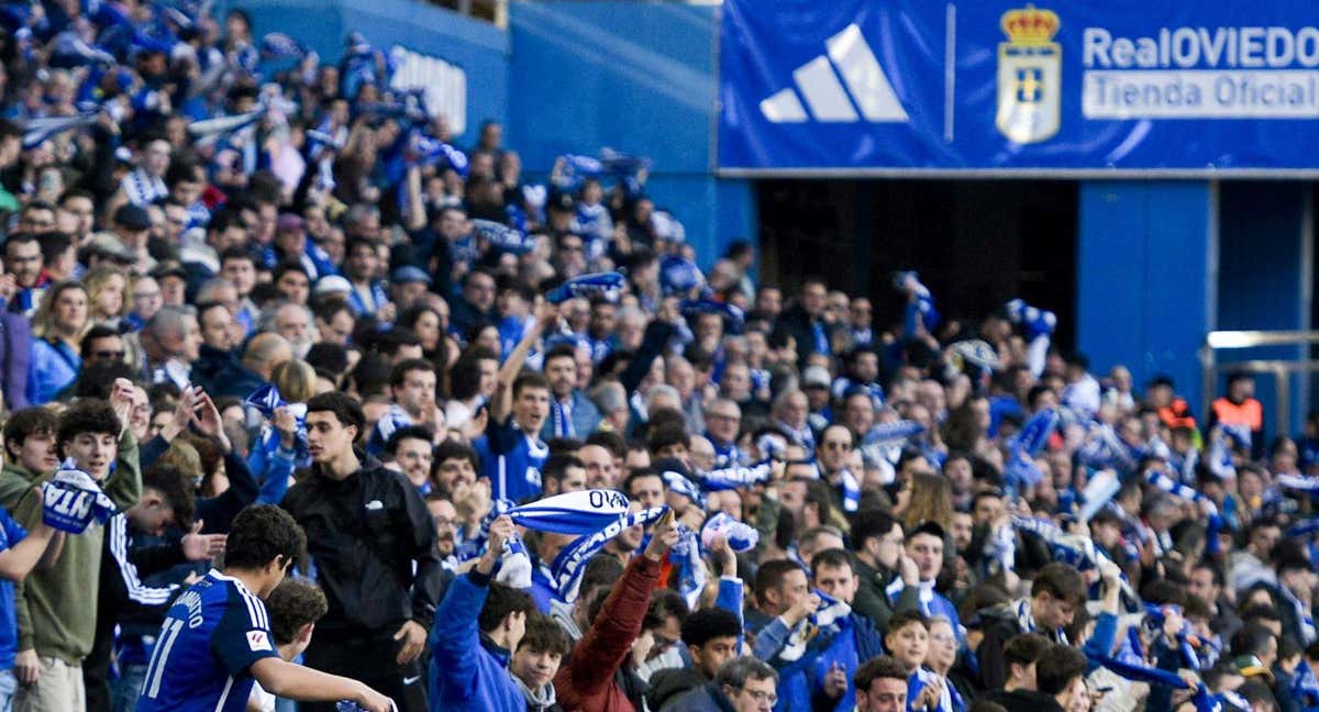 Afición del Oviedo en el Carlos Tartiere. /REAL OVIEDO