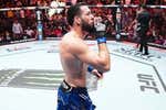 Imavov finaliza a Cannonier, con polémica, en el UFC Louisville