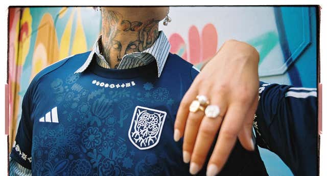 Shirt alert! Relevo lanza una camiseta de fútbol para celebrar la diversidad de la Selección