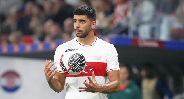 Cenk Özkacar se queda sin Eurocopa… Y sin escaparate