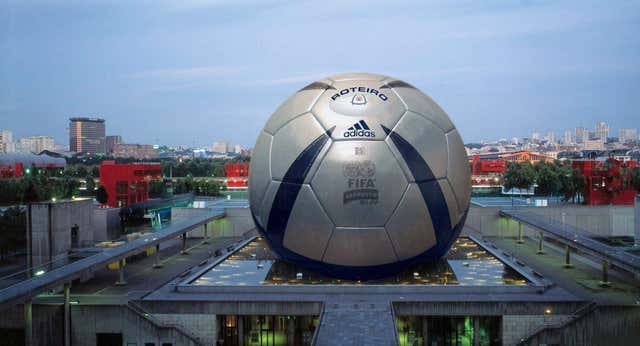 Roteiro, el balón que indignó a los futbolistas y enamoró al pueblo