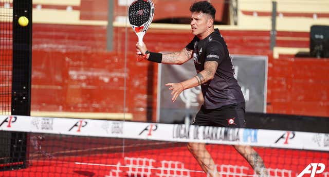 El obsceno gesto de Allemandi con una persona en la grada que resultó ser otro jugador: «Siéntate, tonto»
