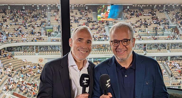Alex Corretja junto a Fernando Ruíz, narrando para Eurosport.