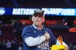 Hasta los técnicos universitarios rechazan a los Lakers y la prensa ya habla de “humillación”