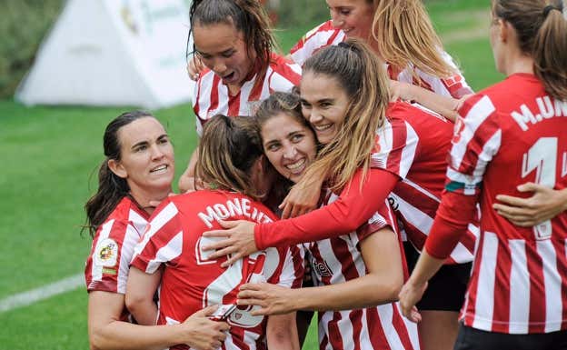 Las jugadoras del Athletic celebrando un gol.  EUNATE ARRAIZA