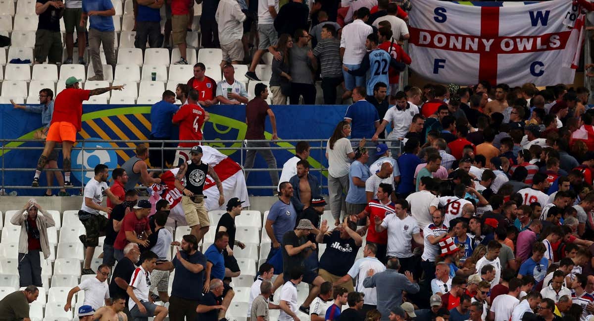 Hooligans ingleses enfrentándose a ultras rusos en la Eurocopa 2016, en Marsella./GETTY