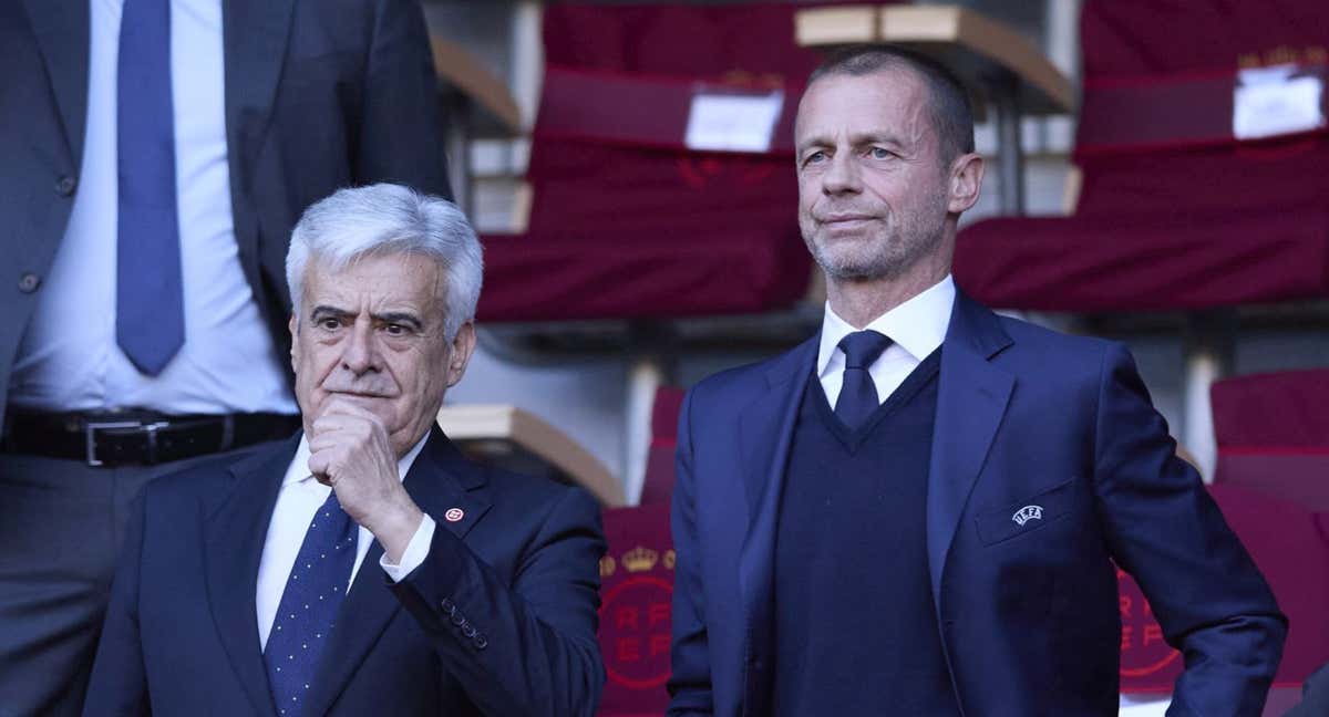 Pedro Rocha (izquierda), junto a Aleksander Ceferin (presidente de UEFA), en un Francia-España de la Nations femenina.
