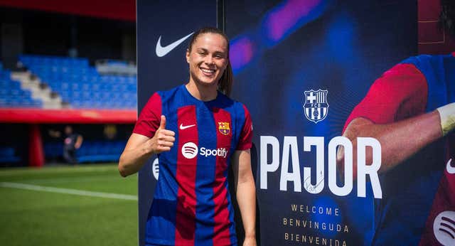 ¡Bombazo en el mercado! El Barça vuelve a pescar en el Wolfsburgo y ficha a Ewa Pajor