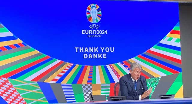 UEFA se pone firme: “Los árbitros sólo van a discutir con el capitán, el resto de protestas serán amonestadas”
