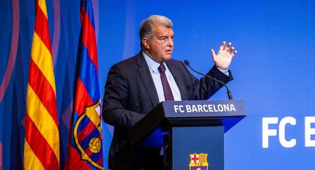 El consejo de socios veteranos al que se enfrenta Laporta en su momento más delicado