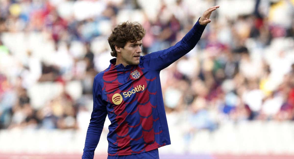 Marcos Alonso antes de un encuentro con el Barcelona. /REUTERS