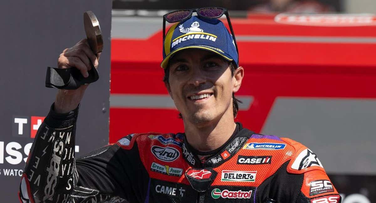 Viñales celebra el podio conseguido en Le Mans.