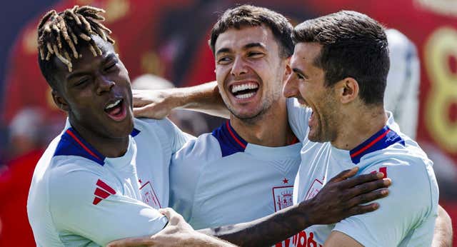 De la Fuente se remanga a puerta cerrada con dos obsesiones: los córners y cómo exprimir a Nico y Lamine