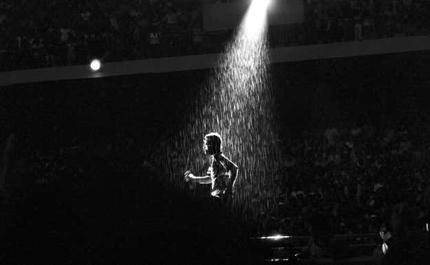 Mick Jagger, bajo una tremenda tromba de agua, en el Vicente Calderón en 1982.