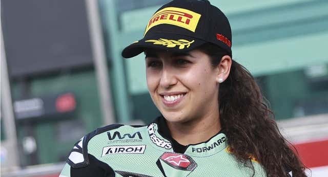 ¡María Herrera logra la primera pole de la historia del mundial femenino de motos!