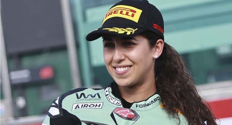 ¡María Herrera logra la primera pole de la historia del mundial femenino de motos!
