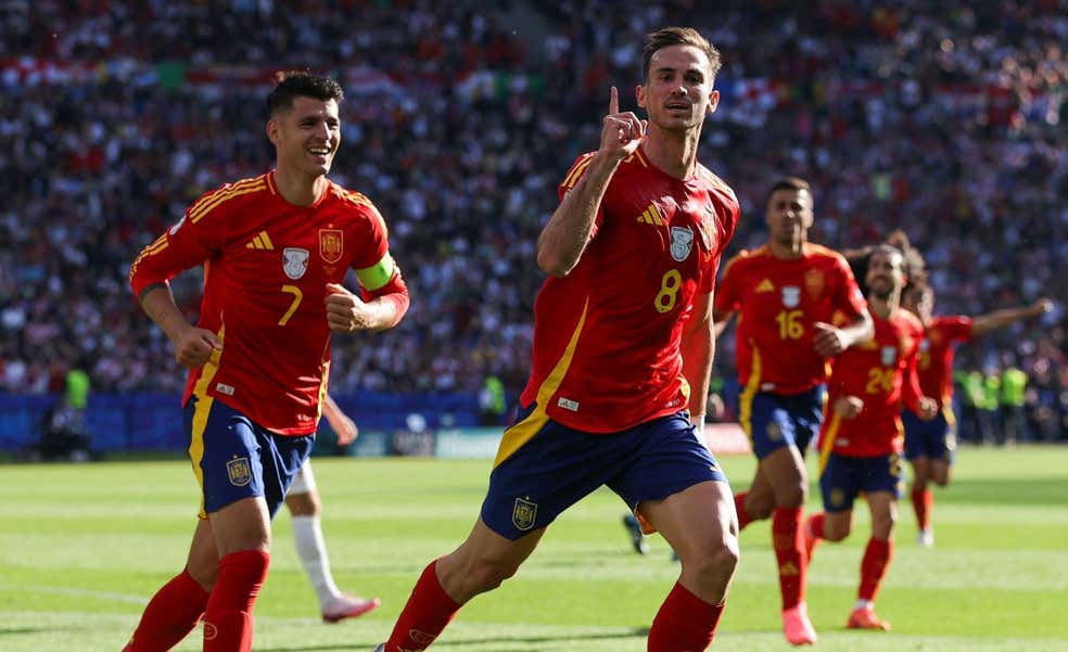 Fabián lidera a una España imponente y decreta el estado nacional de euforia