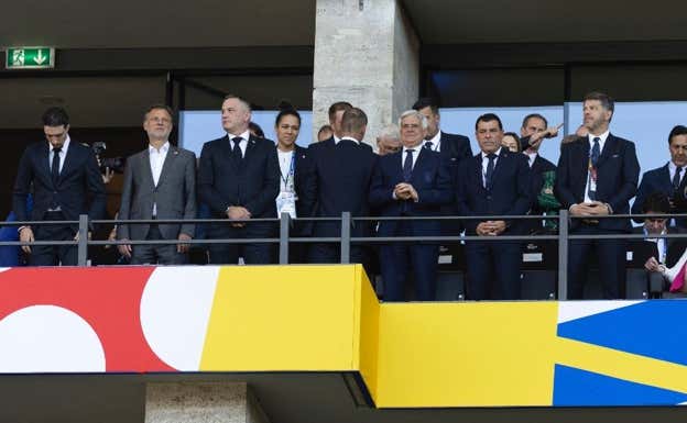 Pedro Rocha, en el palco antes del España-Croacia de la Eurocopa.