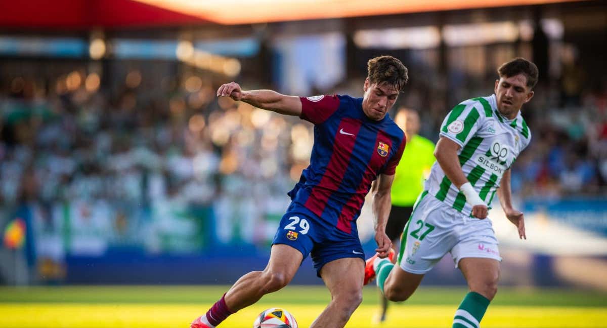 Marc Guiu en una acción de la primera parte ante el Córdoba /FC Barcelona Atlètic