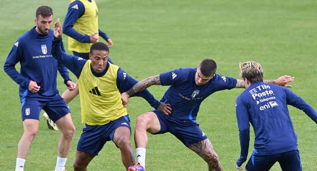 El Dortmund trama su venganza contra el Madrid y España colándose en la concentración de Italia
