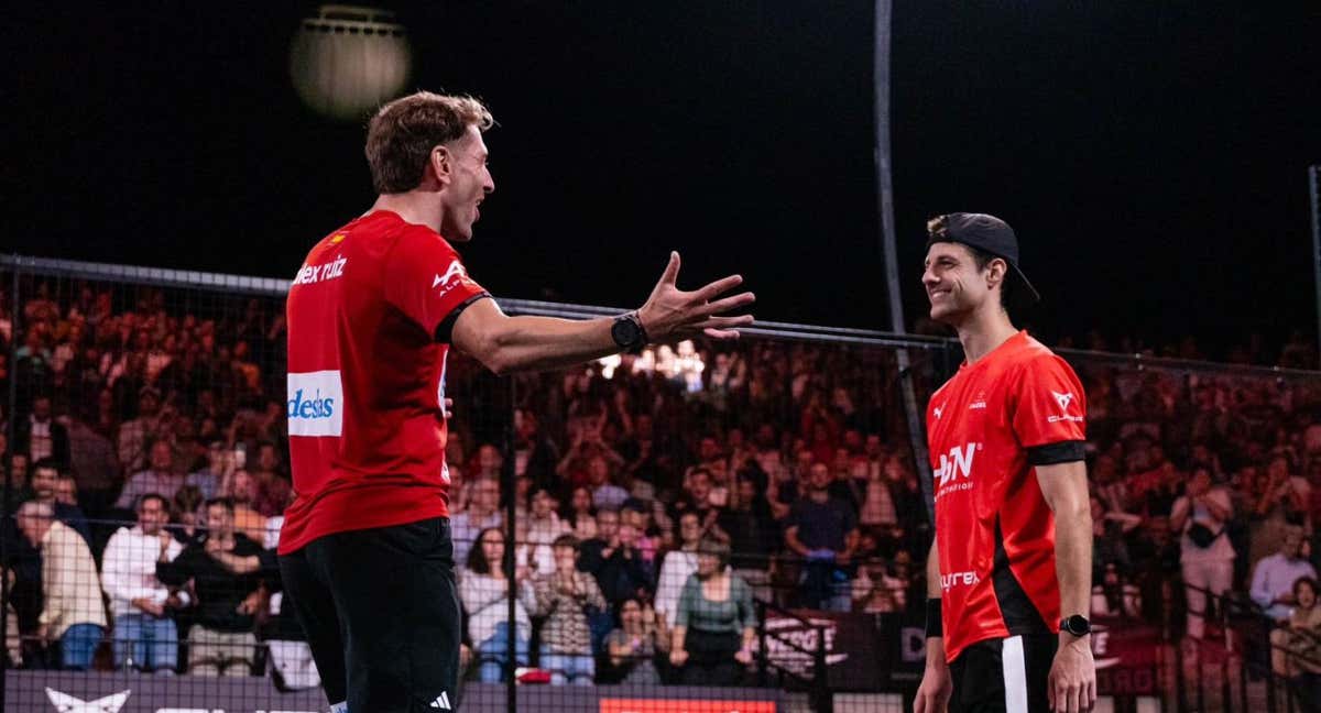 Jerónimo González y Álex Ruiz celebran el triunfo frente a Tello/Belasteguín que los llevó a la final en Bordeaux./Premier Padel