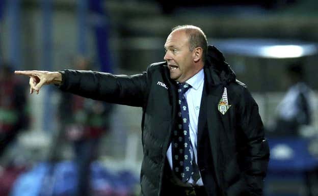 Pepe Mel, durante su etapa en el Real Betis. EFE