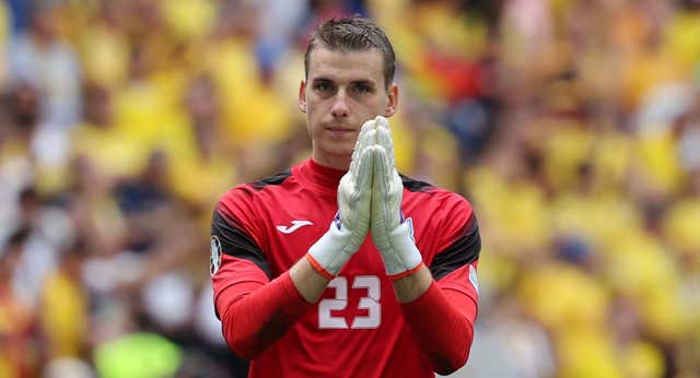 Lunin reconoce su error, pide perdón y no apaga el runrún de su futuro en el Real Madrid: «En la vida nunca sabes, pero me gustaría seguir»