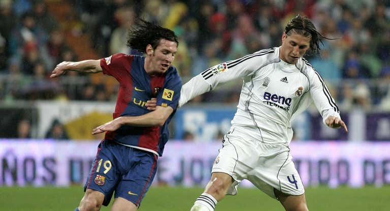 Messi y Sergio Ramos durante un Clásico.