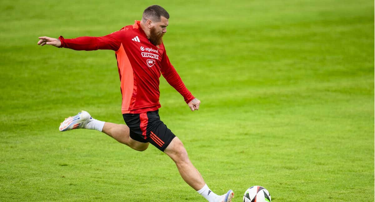 Martin Ádám durante un entrenamiento previo a la Eurocopa./AFP