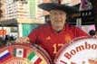 Manolo 'el del Bombo' sale del pozo: «Hace cuatro años no tenía para comer»