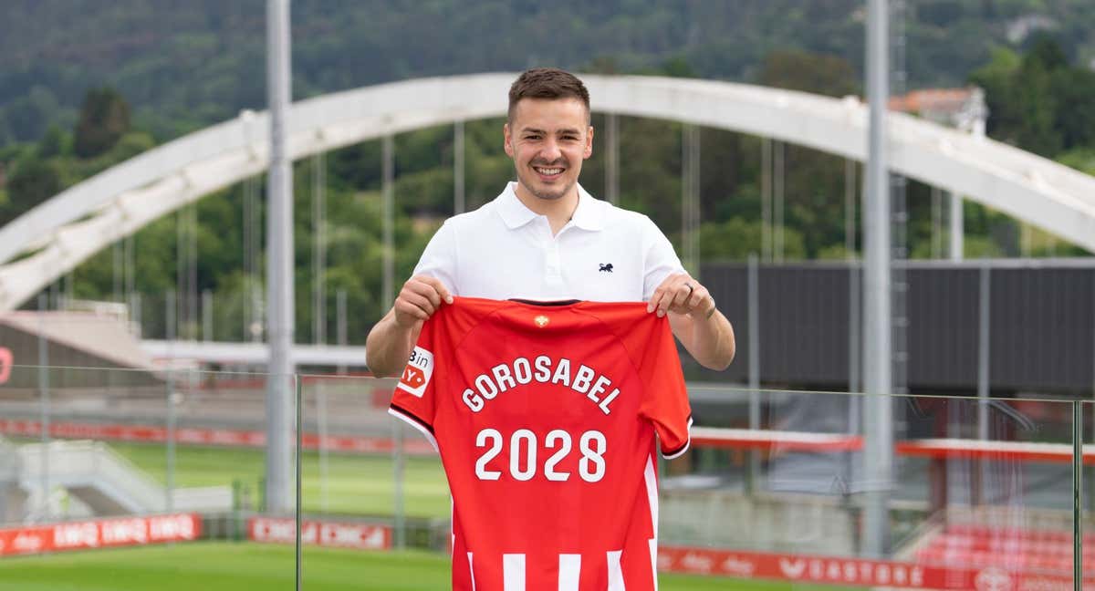 Gorosabel posa con la camiseta del Athletic. /Athletic Club