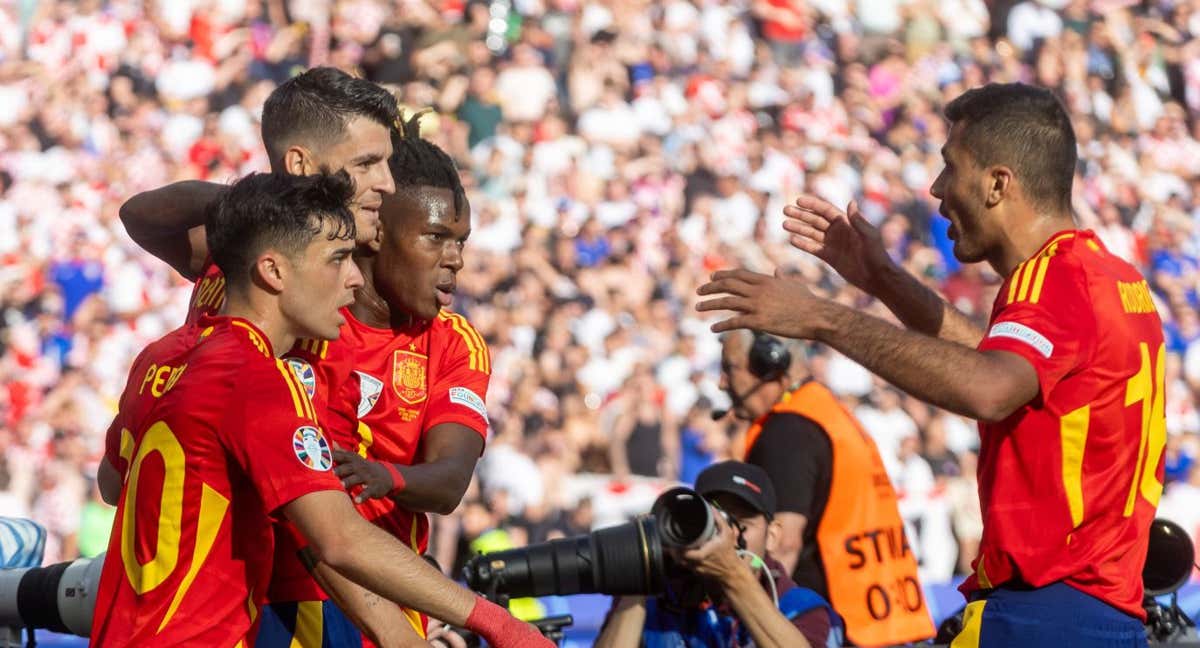 Pedri, Morata, Nico y Rodrigo celebran el primer gol de España en el debut ante Croacia. /GETTY