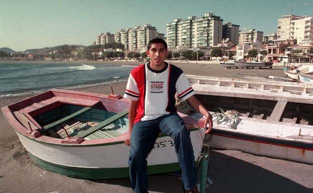 Basti, en las playas de El Palo.  FERNANDO GONZÁLEZ