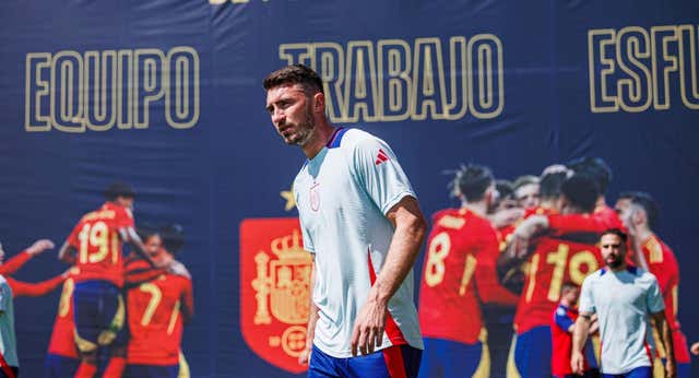Sorpresa en el once de España: Laporte, titular con sólo dos entrenamientos completos