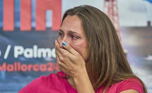 Melani Costa emocionada durante el homenaje.  RFEN