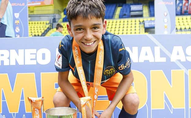 Sergio Rodríguez tras ser MVP de la Promises.  Archivo.