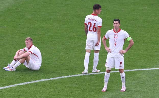 Lewandowski y Polonia no están dando la talla.  AFP