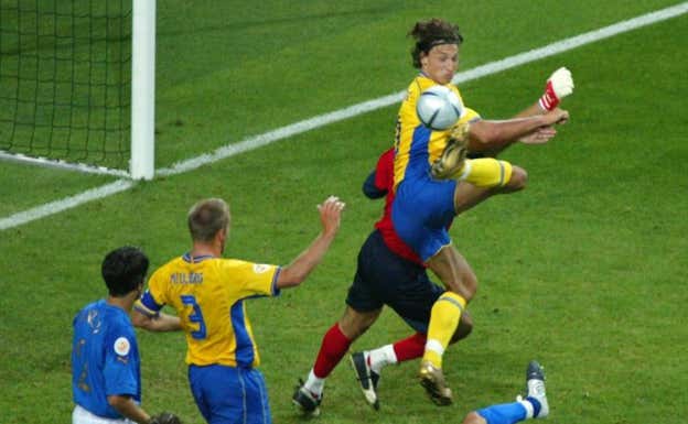 Ibrahimovic alcanzó los cuartos de final de la Eurocopa en 2004.  AP