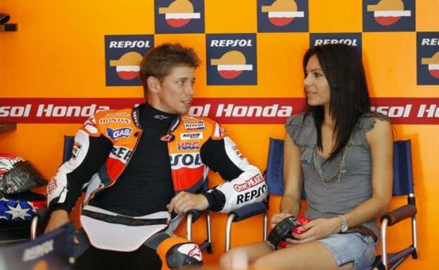Casey Stoner en el box del Repsol Honda.  MotoGP