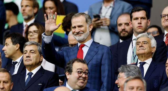 Ángel Torres, indignado por la presencia de Pedro Rocha junto al Rey: «No se la merece»