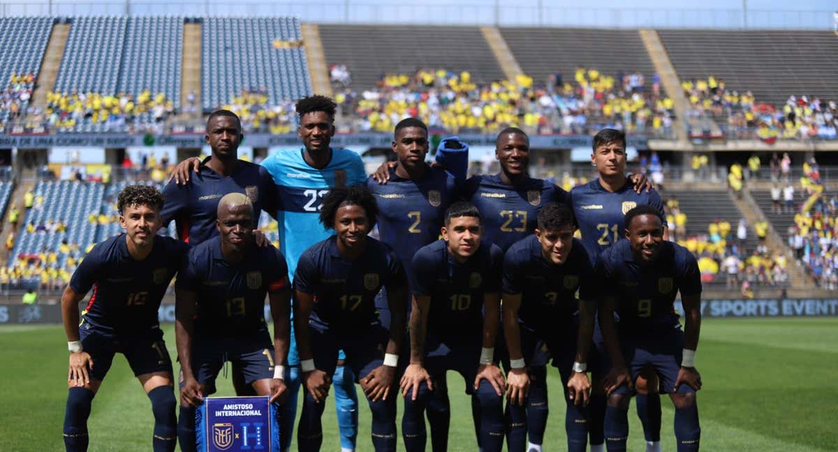 El posible once de Ecuador. /@LaTri