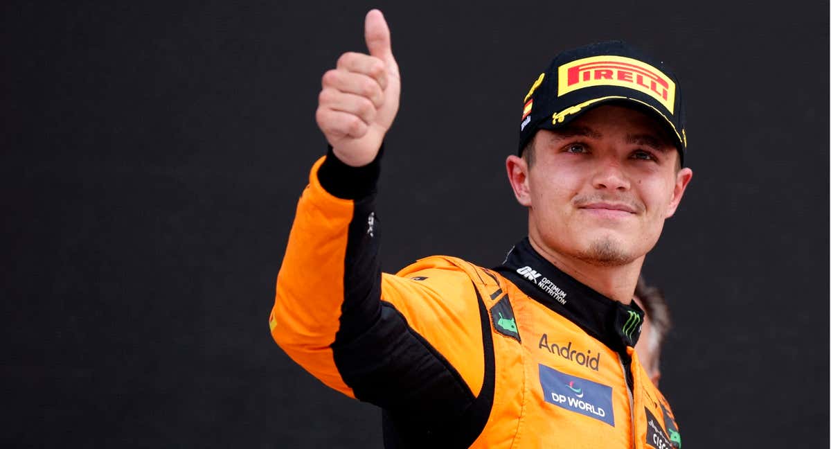 Lando Norris, en el podio de Barcelona./REUTERS