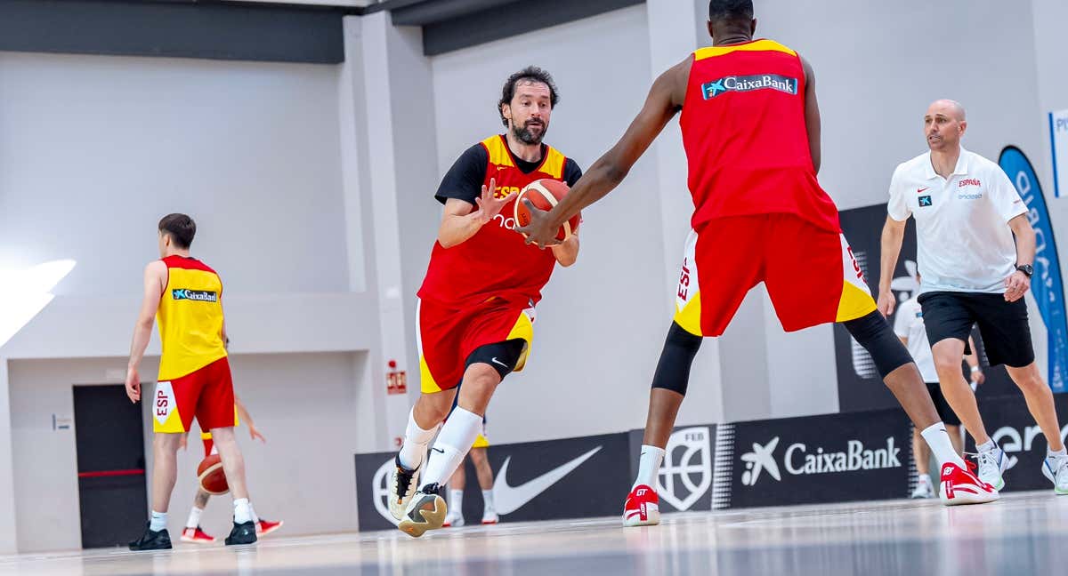 La selección española de baloncesto entrenando /EFE