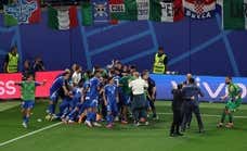 Italia lo hace a la italiana: gol en el 98 para llegar a octavos y tumbar a Croacia